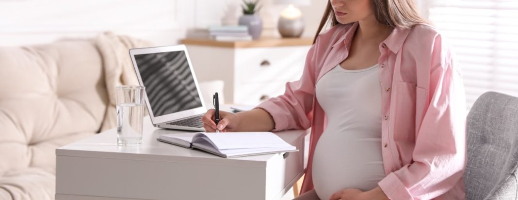 Femeile antreprenor vor avea acces la indemnizație de risc maternal